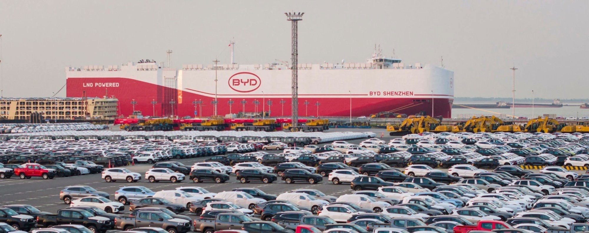 又一个新纪录。中国汽车6月出口首次突破100万辆，达到103.7万辆，同比增长7