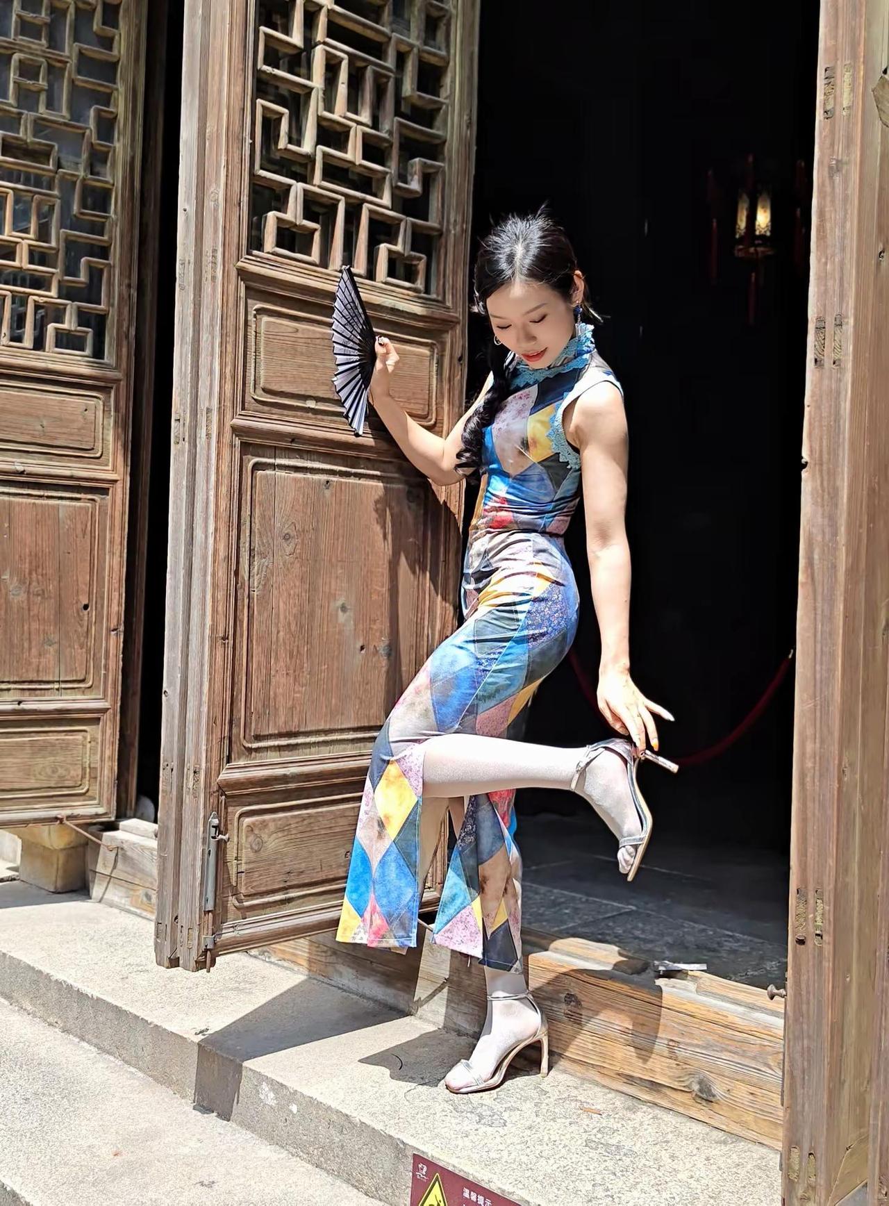 今日旗袍秀。旗袍秀一秀女子好温柔我爱旗袍东方之美南浔古镇灰丝
