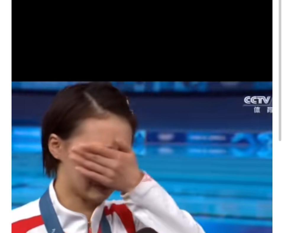 还记得那个因摘得银牌而默默难过的陈芋汐吗？银牌于旁人而言或许已是耀眼的成绩，可在