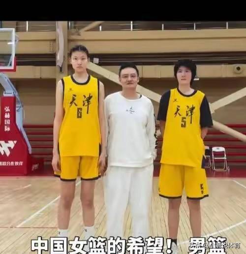 2米20又怎样？打不出来照样白搭！14岁曹熙琛。身高2米20。才摸球