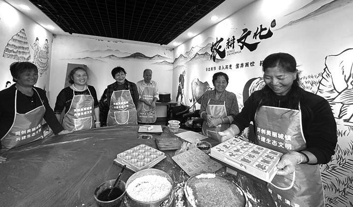 巧手制糕送安康