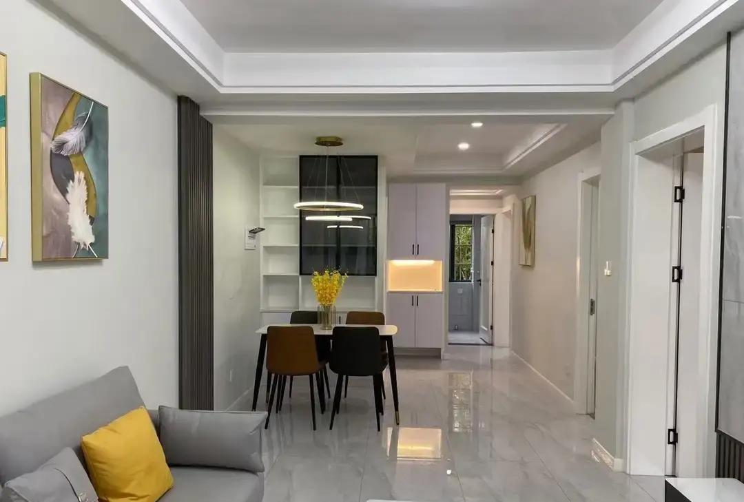 63岁大爷发帖说每次出门前必须全屋打扫一遍，连床单都拉得没褶子，煤气阀门摸三遍才