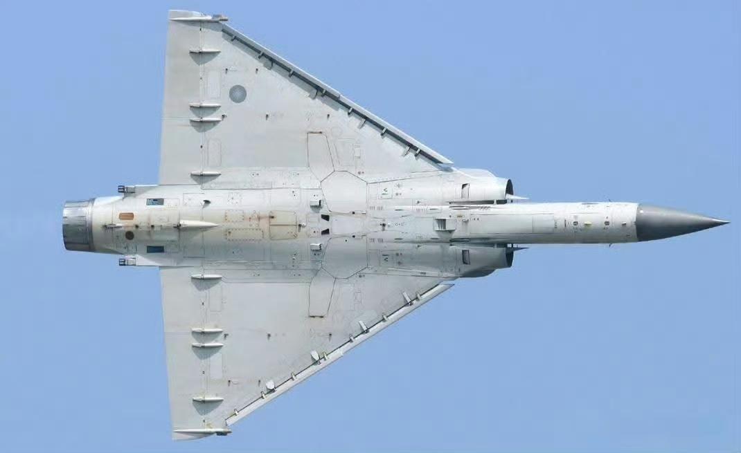 几十年前，我们曾经派过试飞员到法国试飞幻影2000战斗机，试飞员的感受是这款战斗