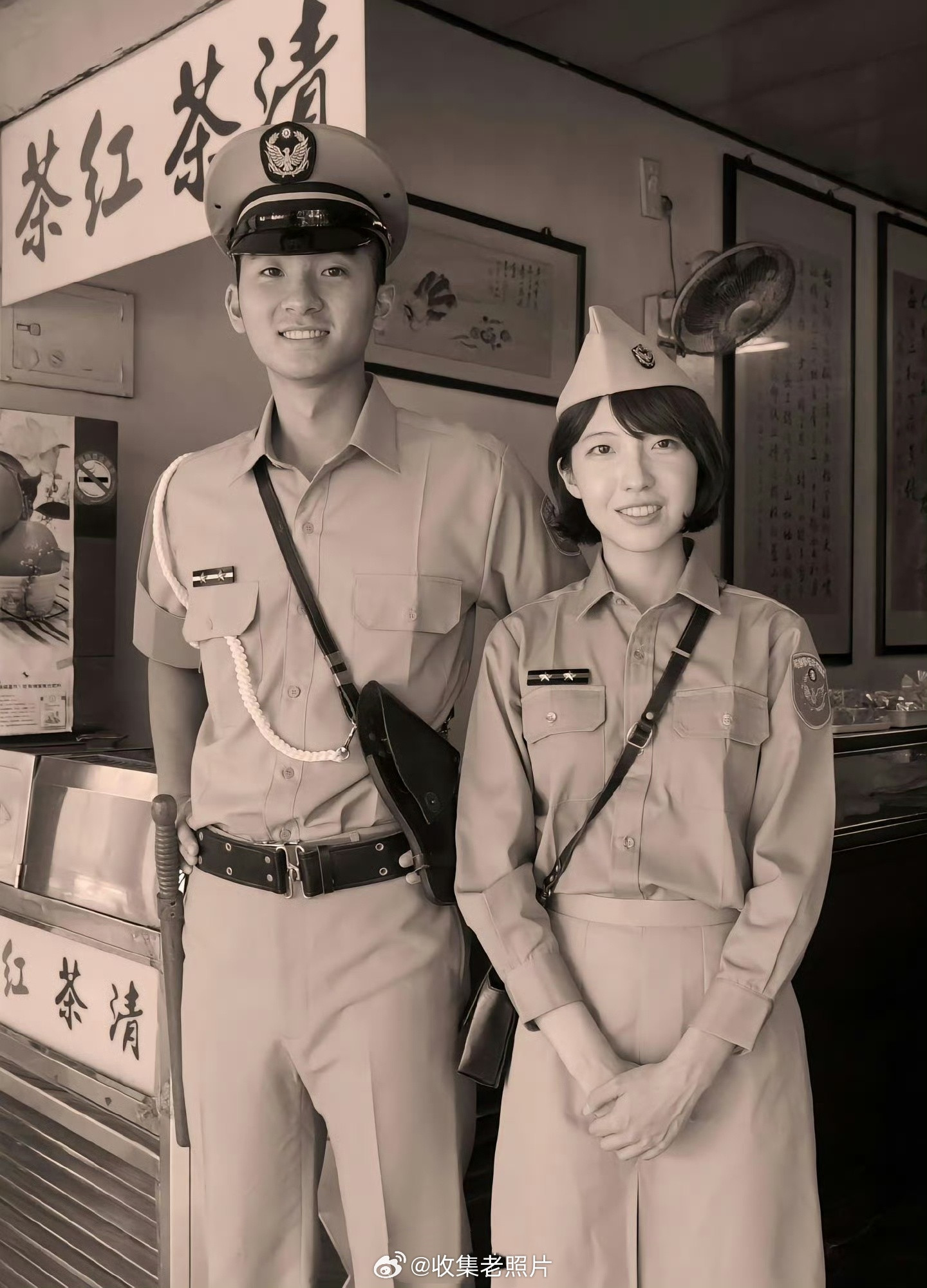 1991年，台湾省街头执勤的女警察。现退休了吧？估计正热衷到大陆“开眼界”！