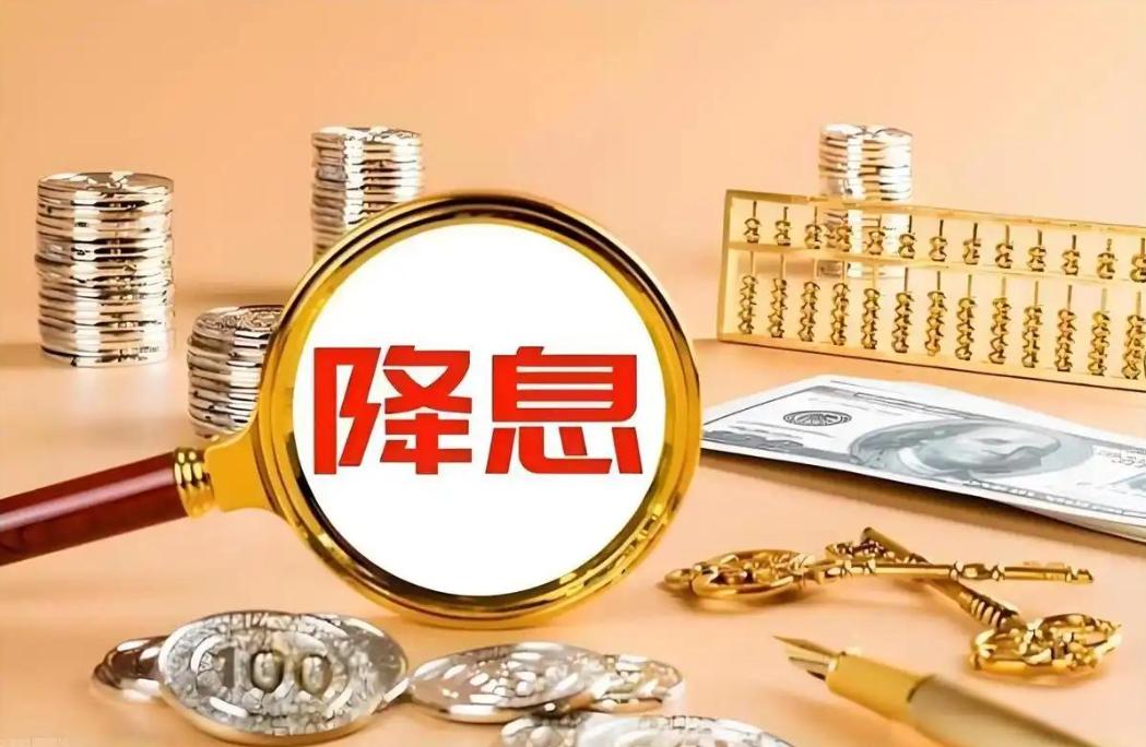 存钱的规矩，变了。过去几年，银行是求着储户存长期，存五年利率最高。现在反过来了