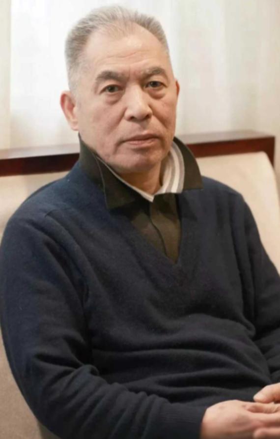 著名作家梁晓声的小姨20多岁时，未婚怀孕，誓死不说孩子的父亲是谁，最后被开除，生