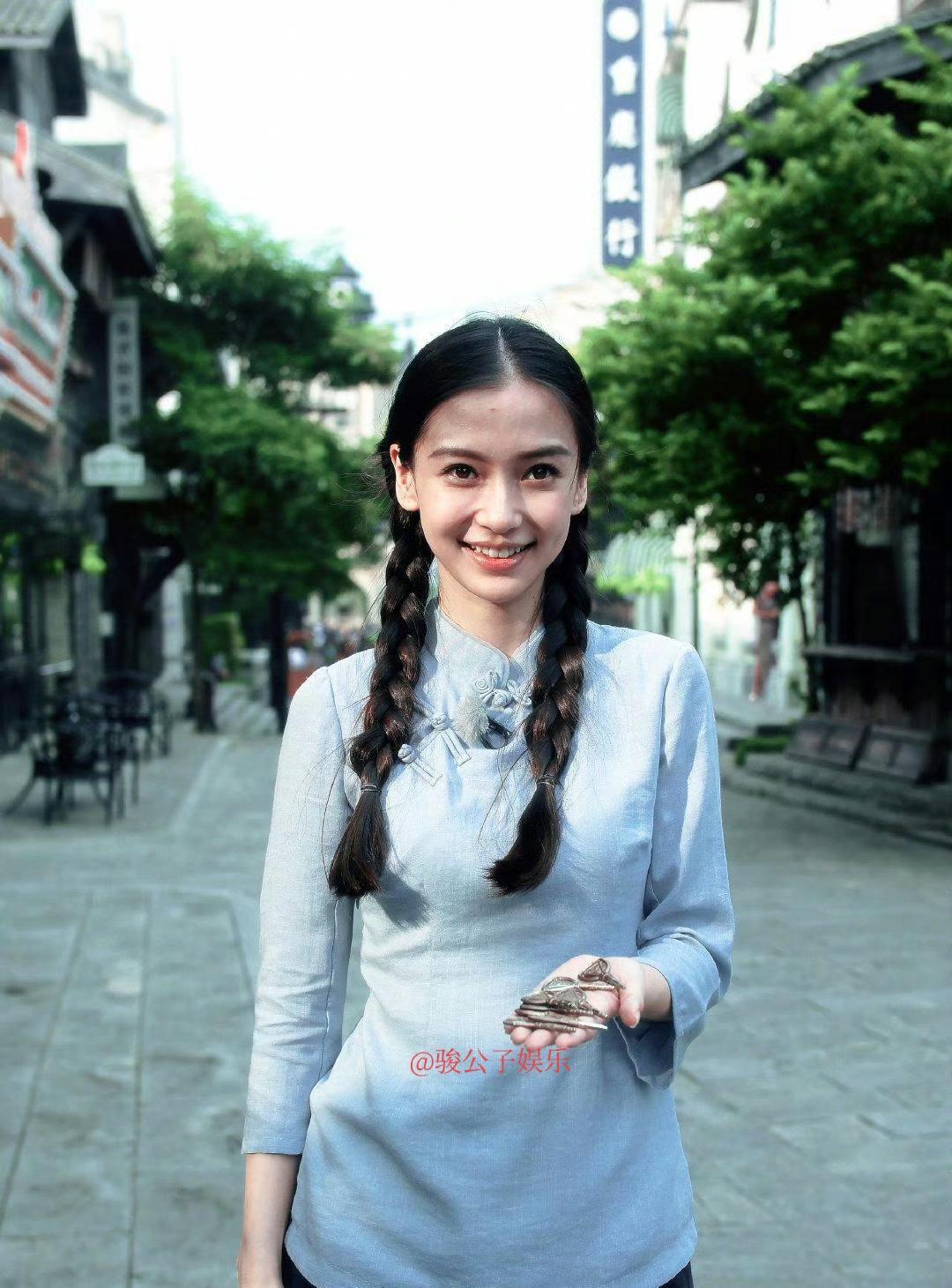 Angelababy早年在《跑男》中的民国女学生造型，至今仍是许多人心中不可磨灭