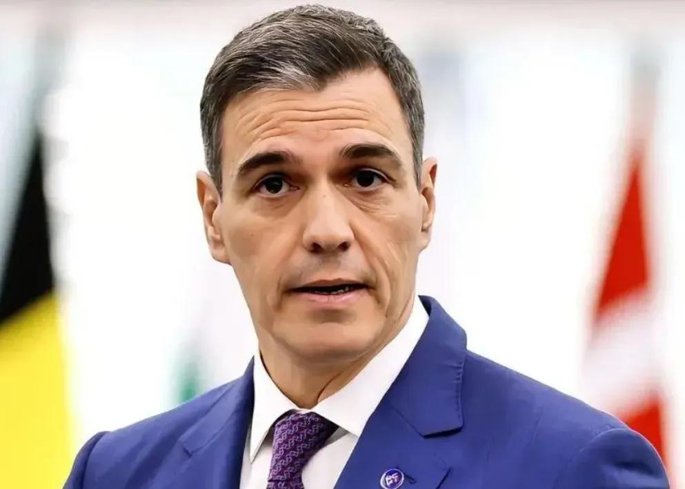 欧洲小国以一国之力，硬刚特朗普，扛不住后宣布：首相下个月就去北京！这场外交