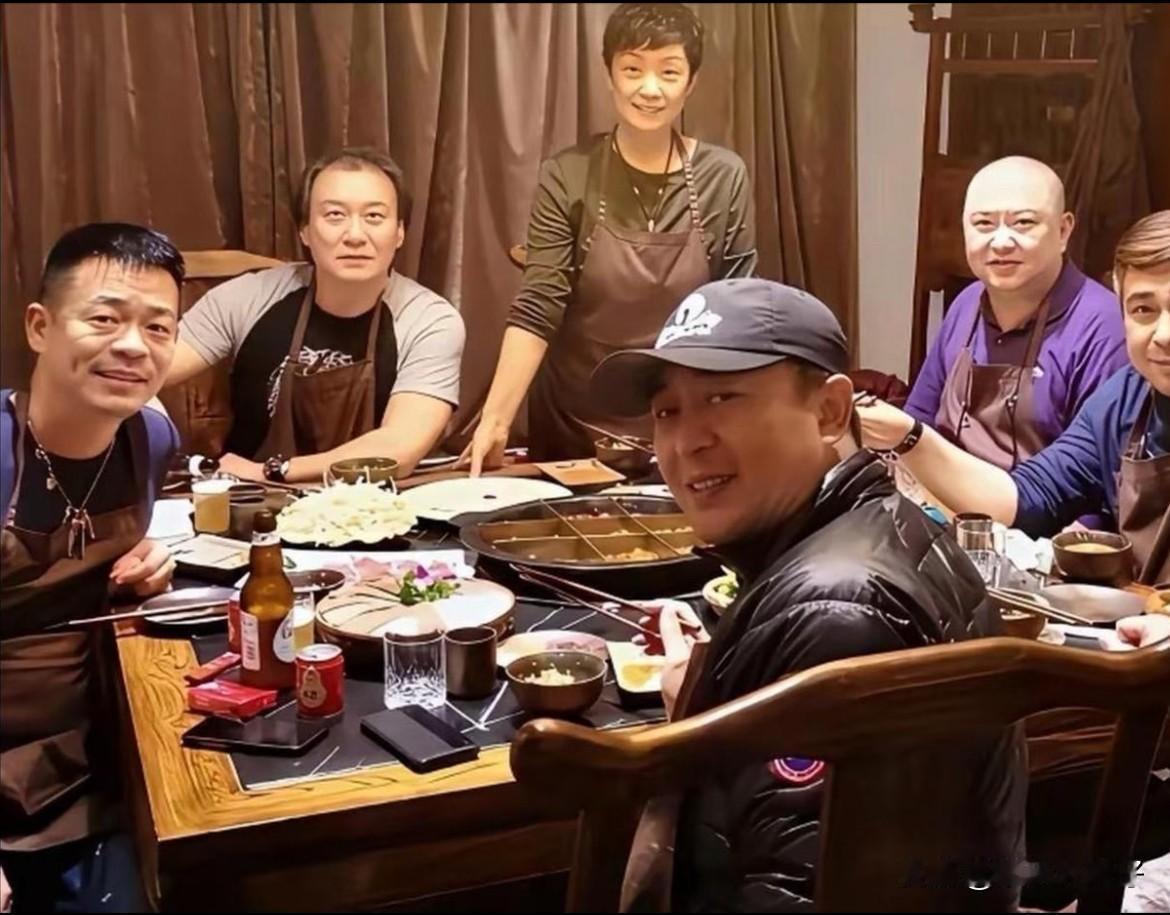 张嘉译的戏总会带上姬他和孙浩，原来是讲义气：只要带上这俩，片酬可以往少里谈。姬