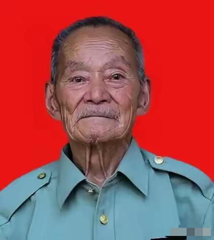 2018年，一个年过九旬的老农去申领补助，被人怀疑是冒领，谁料老人当场掏出一个红