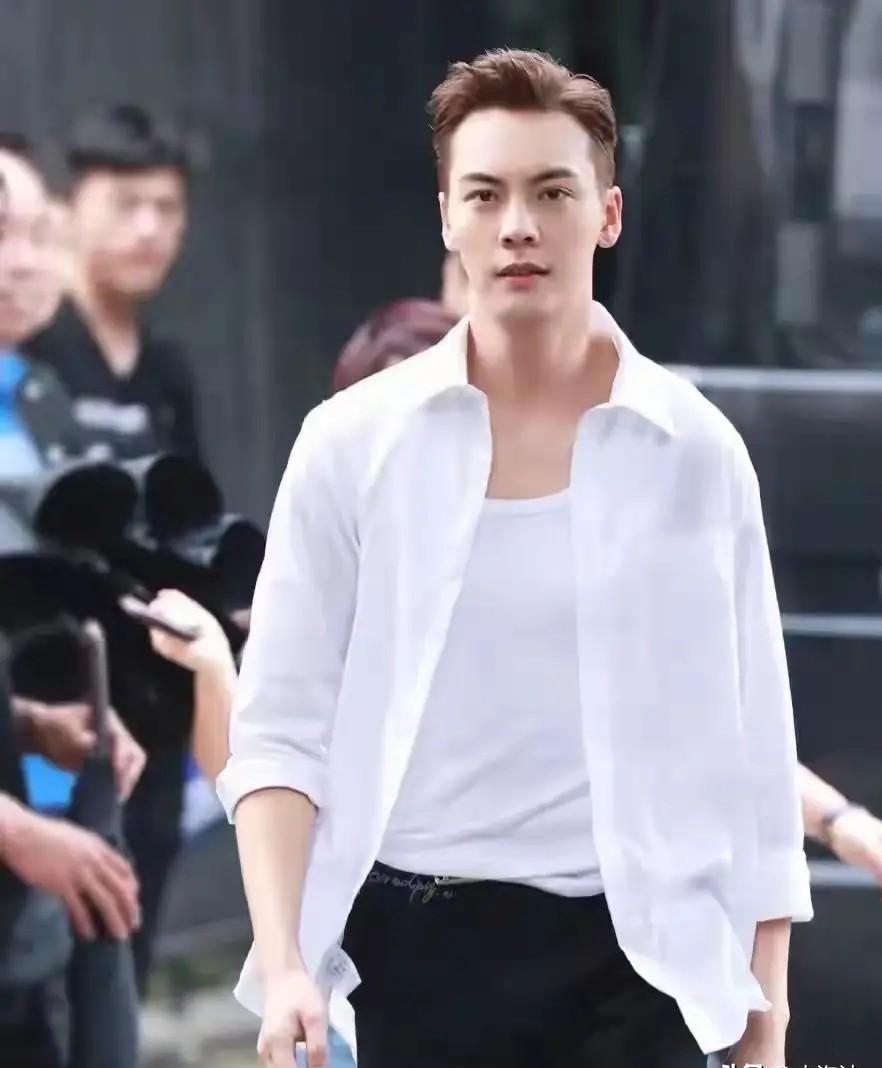 陈伟霆，曾是无数少女心中的浪子，如今却甘愿为一人洗手作羹汤。他曾被数千万粉丝追