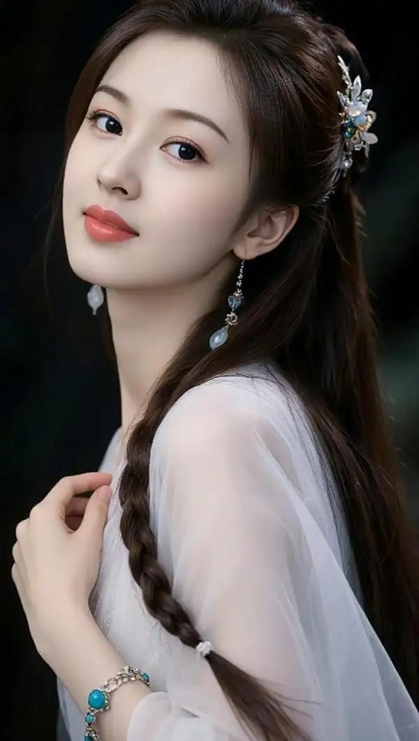 优雅古风少女，一缕青丝，一抹红妆，尽显古典韵味。🍎🌺💝