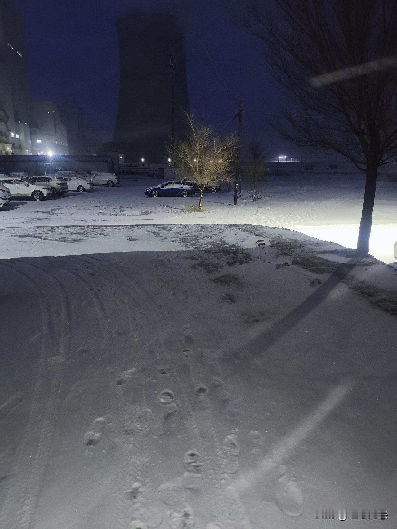 昨天午饭后，躺在床上睡觉，迷迷糊糊，感觉肚子有些不舒服，过了一会儿，小腹坠胀，一