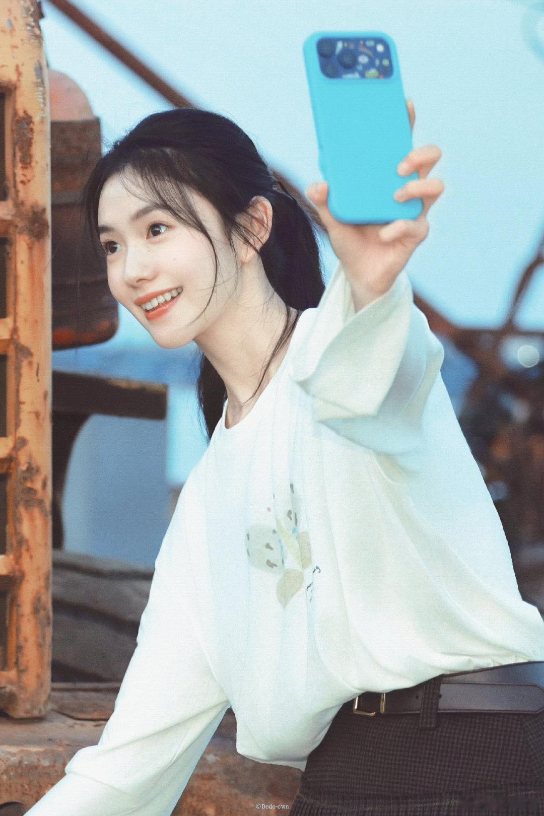 #刘浩存#这里有一个人有一个人很萌！​