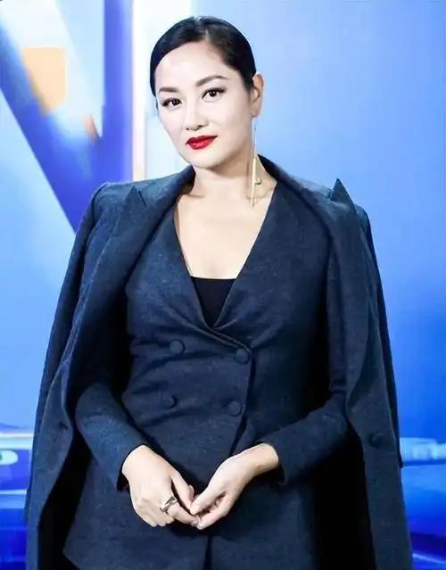 近日，瞿颖在节目中自曝不再拍戏的原因，引发大众关注与热议。瞿颖直言拍戏太累，一拍