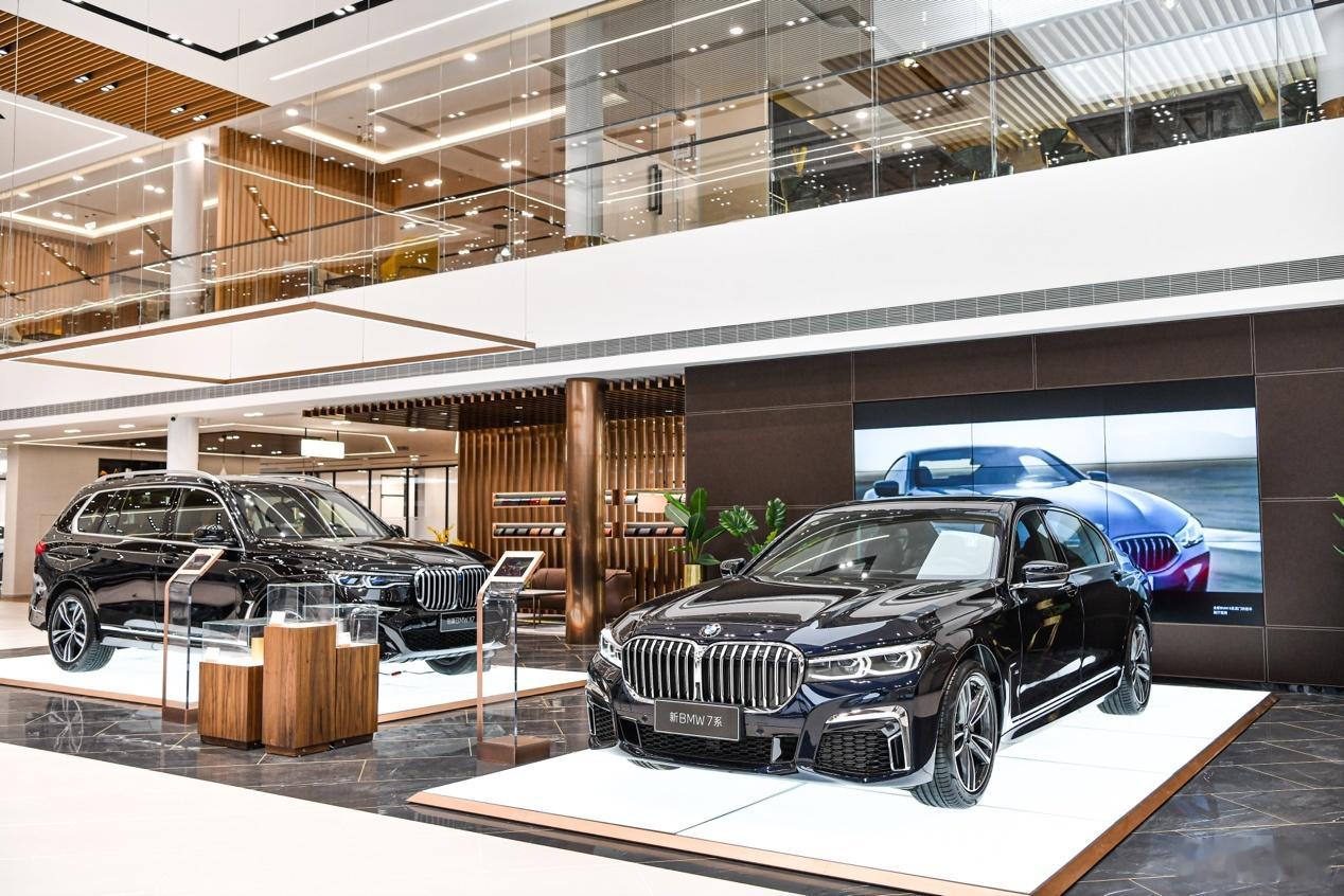 宝马官宣降价宝马最高降价超30万元宝马中国自元旦起，调整旗下31款主力车型建议零