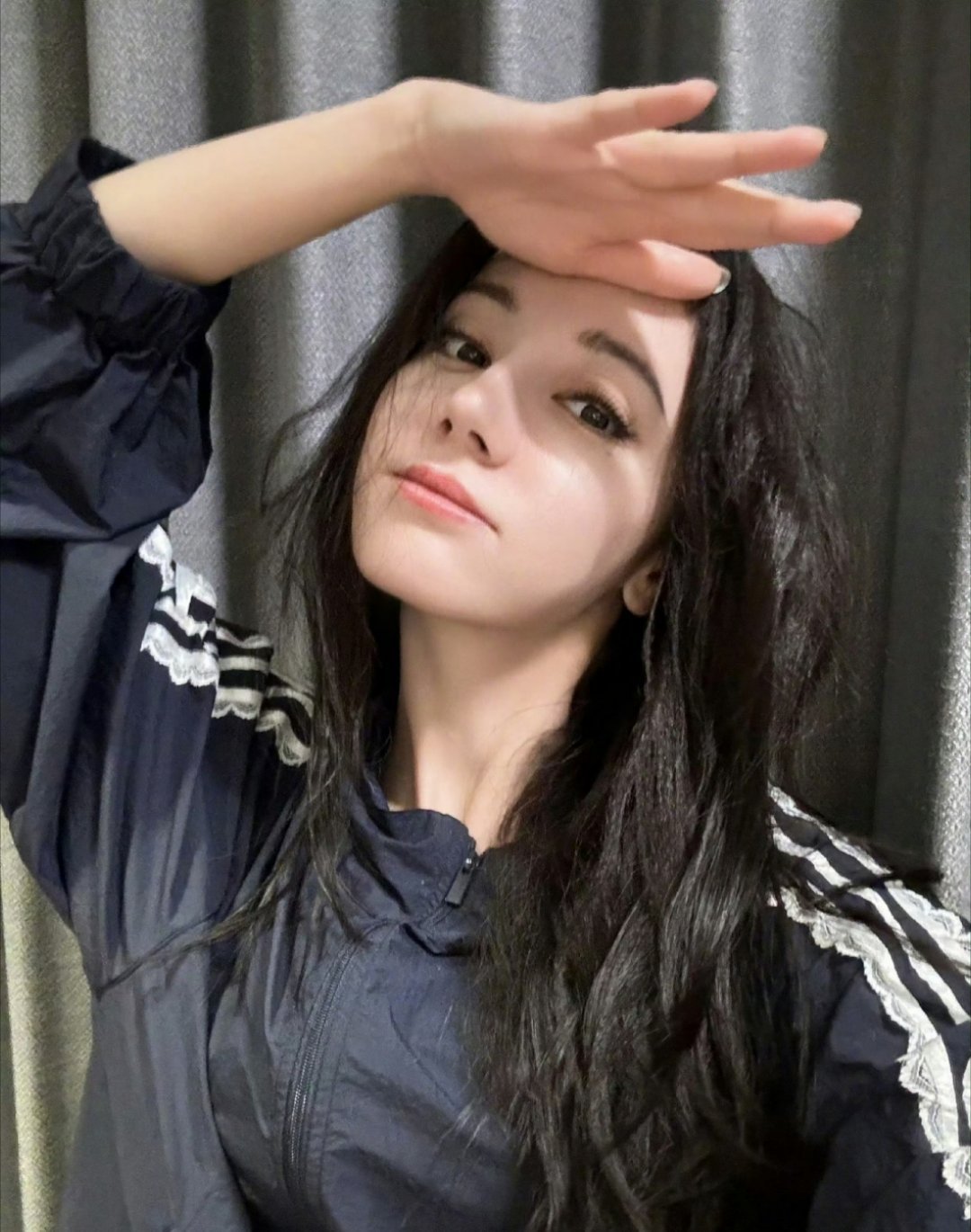 迪丽热巴的美貌！我们的荣耀[doge][doge]，姐的脸依旧那么权威！粉上热巴