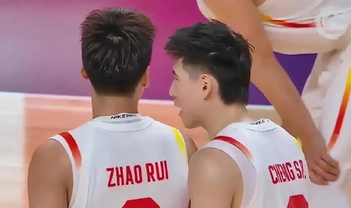 中国男篮取得开门红，各球员的表现和评价如下——赵睿：砍下19分4篮板6助攻，不