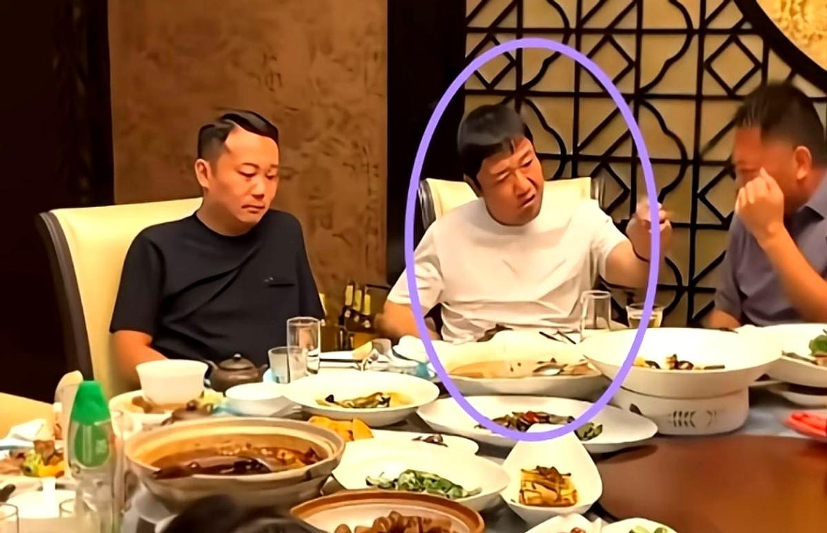 这场饭局的录像，硬生生把酒桌掀翻了。朋友聚会，贾冰喝多了，几句醉话，不知道被桌