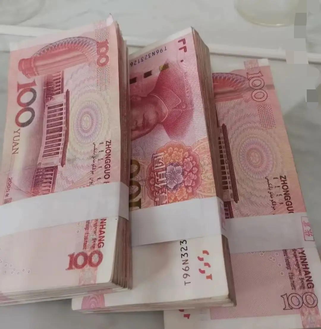 半年了，工地终于结工资了！老公在工地干活，一天350块，包住不包吃。年初3月份