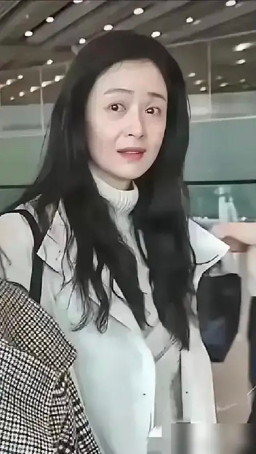 蒋欣暴瘦成“纸片人”？43岁近照流出，这代价太吓人！