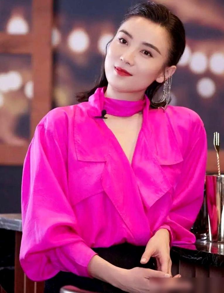 2015年，在一次拍摄间隙，张嘉译满怀激动地对宋佳说：“我们又携手合作了。”宋佳