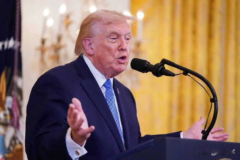 特朗普：恢复美俄经贸关系将开启巨大机遇在与泽连斯基会晤后的记者会上，特朗普