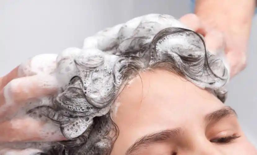 心梗和洗头有关？医生反复强调：上了年纪，洗头3误区一定要记牢洗头也能洗出心梗