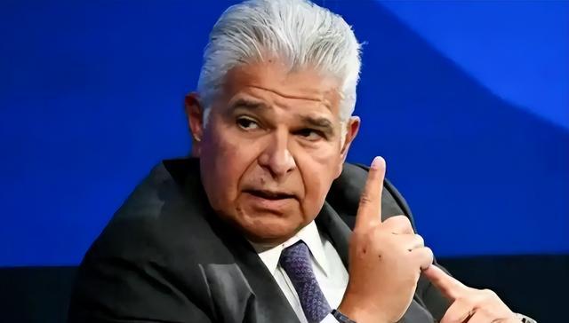 巴拿马总统穆利诺彻底飘了。穆利诺称，他预计在巴拿马接管长和运营的运河港口之后，中