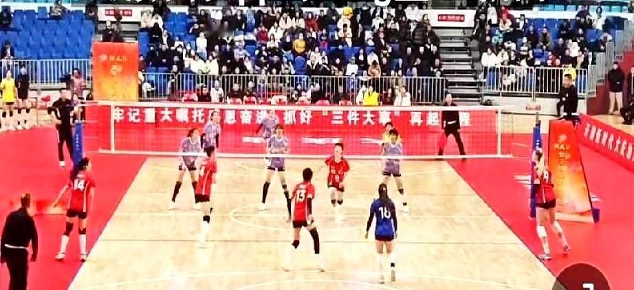 谁懂啊！突然诈尸的“铁人杯”快把女排球迷整破防了！现在网上吵翻了——有人说天