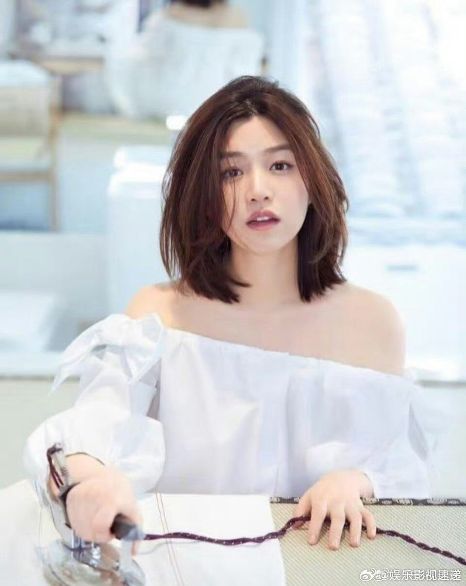 恶女才是陈妍希的舒适区这组照片很有黑暗荣耀的感觉，没想到陈妍希能演绎出这样的气