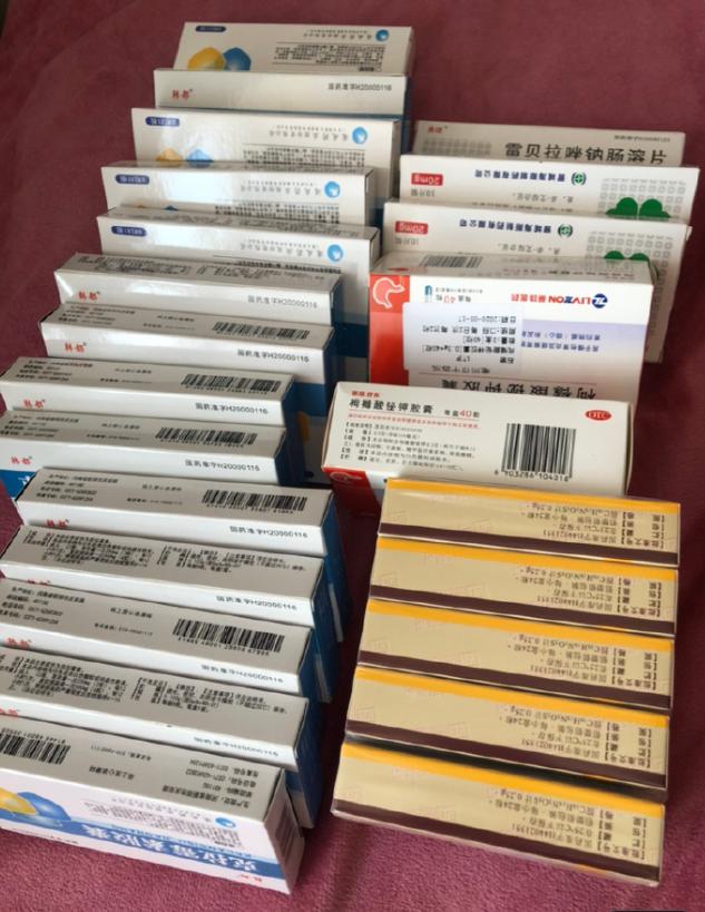 上海三甲ICU医生，为救胃癌晚期母亲，潜入病友群蛰伏半月，花万元向药贩子买下无批