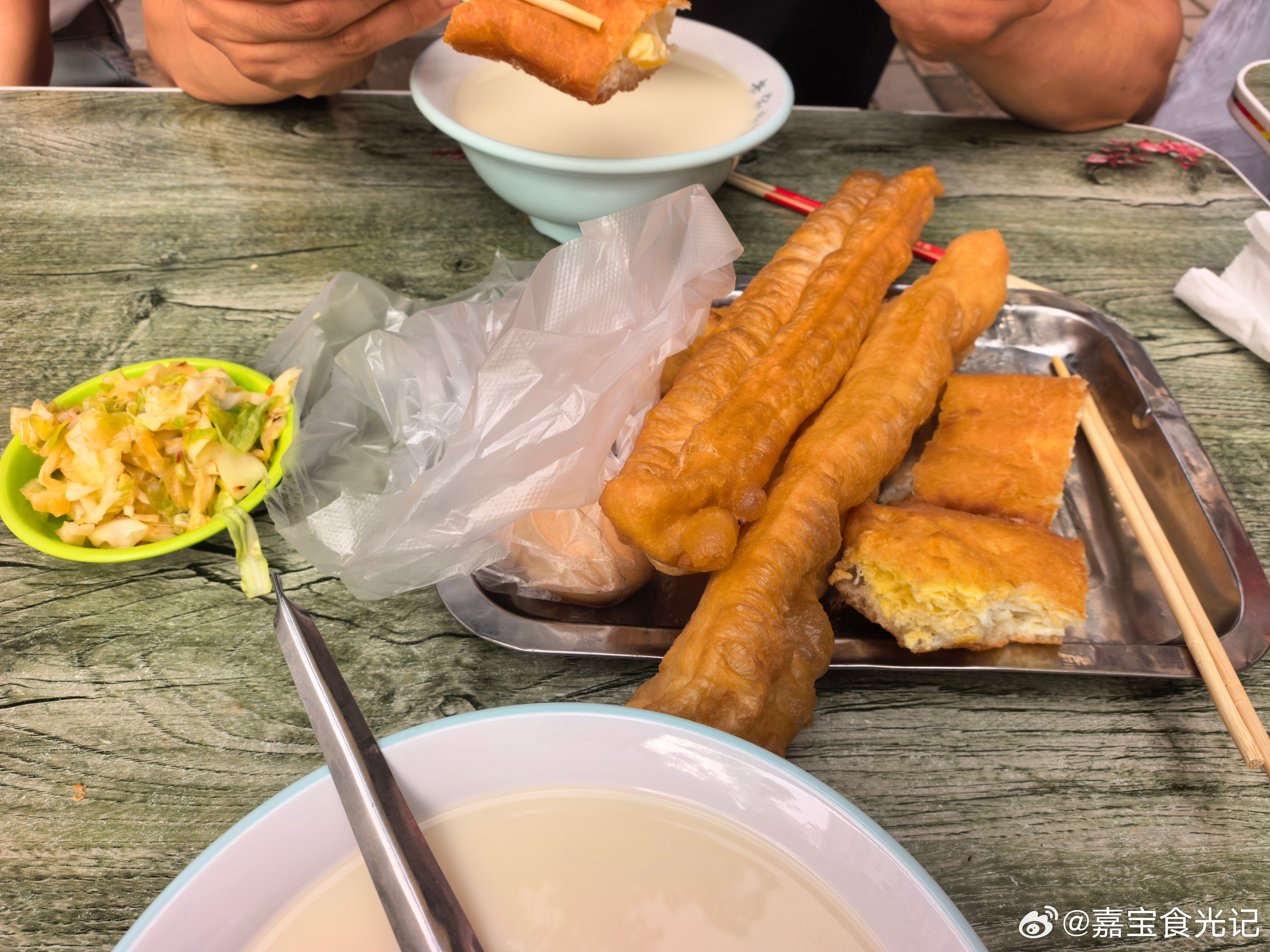 美食早餐送完孩子，又来吃布袋。排队的人依然很多。我的美食日记