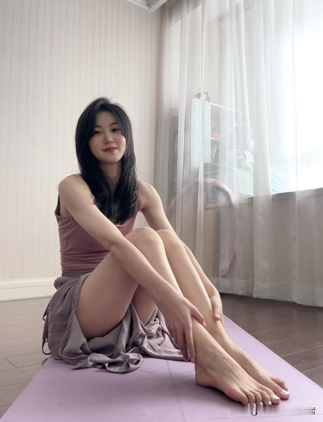 大脚美女