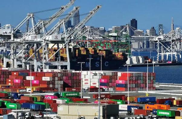 中美罕见默契一回！中国对美出口暴跌12.8%，美禁止进口中国商品海关总署刚公