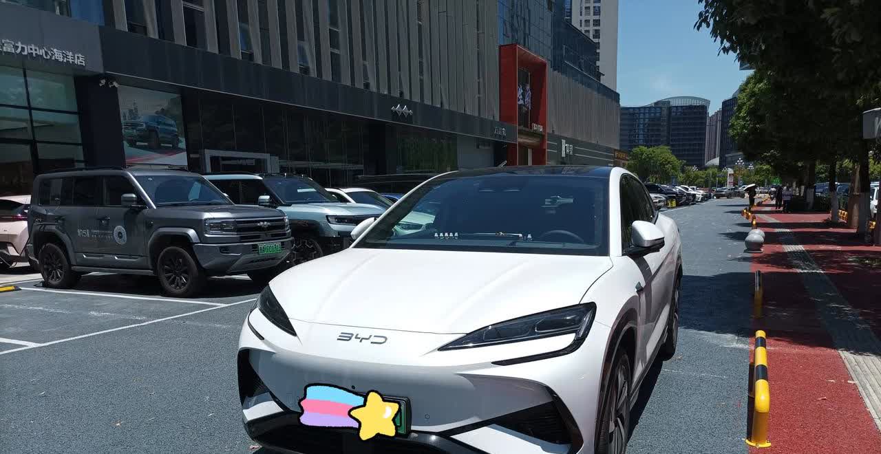 海狮07Ev，不大不小，造型看着还不错，不过作为纯电车型，价格不低，重在配置高端