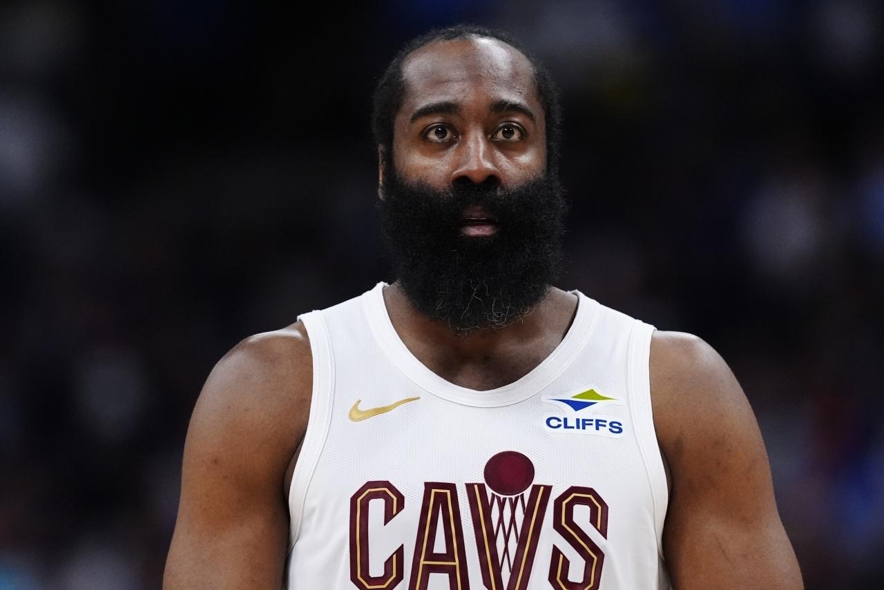 哈登带伤出战，贡献了22分9篮板8助攻，帮助篮网避免3连败！虽然打的是篮网，但