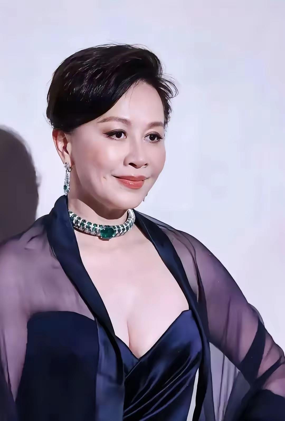 刘嘉玲的现状，给所有人提了醒，那就是你可以只结婚，不生小孩，但你得找一个真心