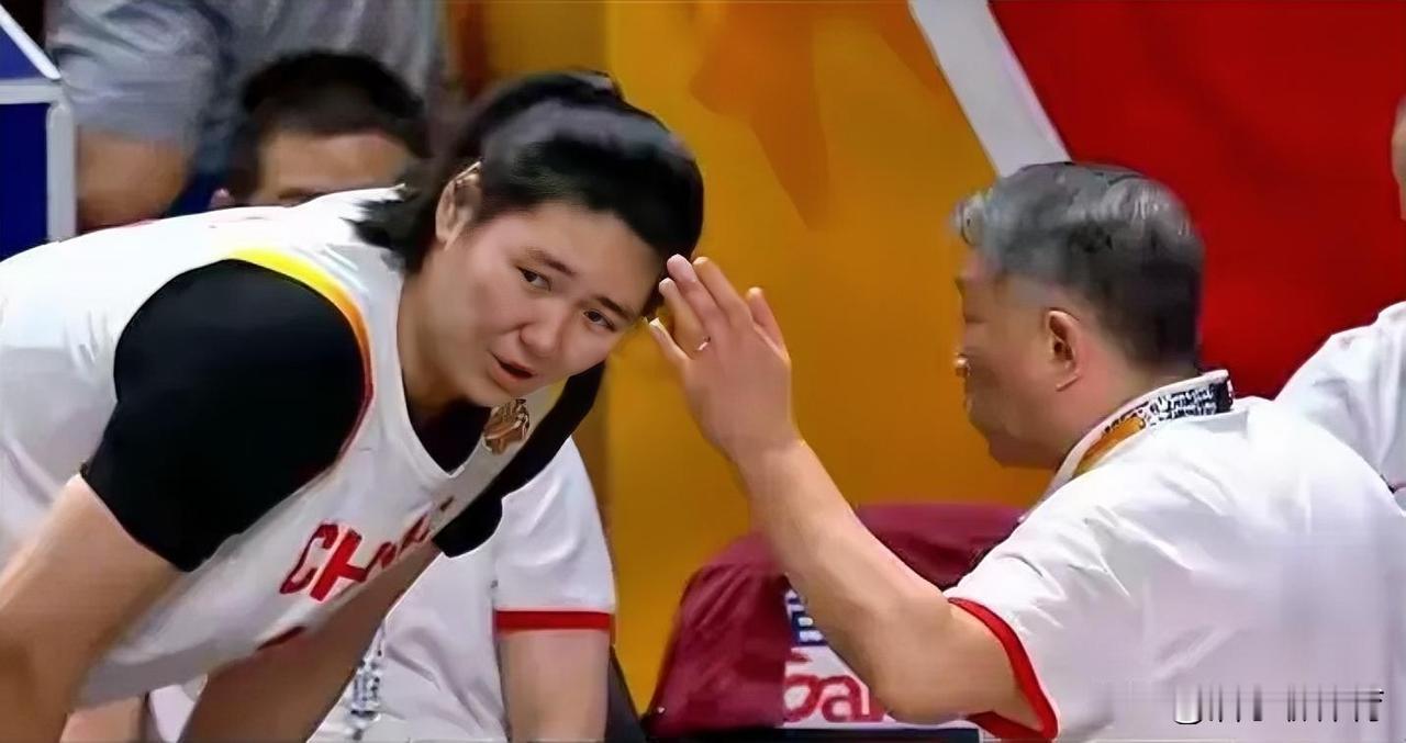 中国女篮加时险胜捷克队，宫指导的战术超级高水平，本场比赛有三个不可思议！世