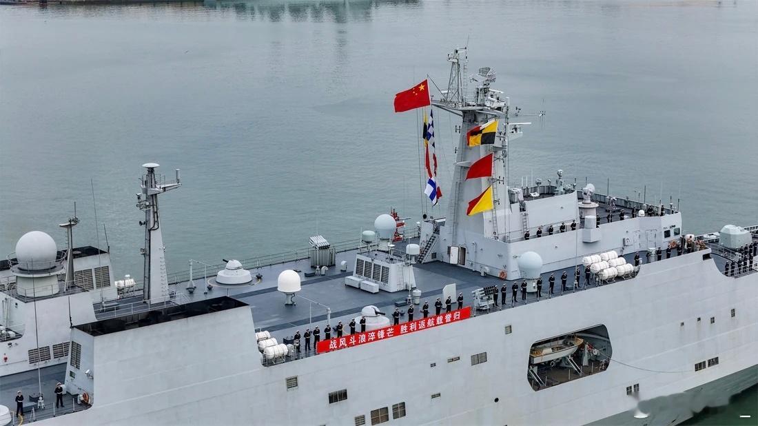 989长白山舰先把学员送回青岛，再南下归建