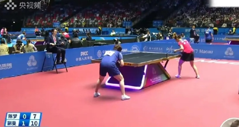 感觉央五应该转播陈梦和蒯曼的比赛，却偏偏转播了朱雨玲和陈幸同的比赛，急得我小尾巴