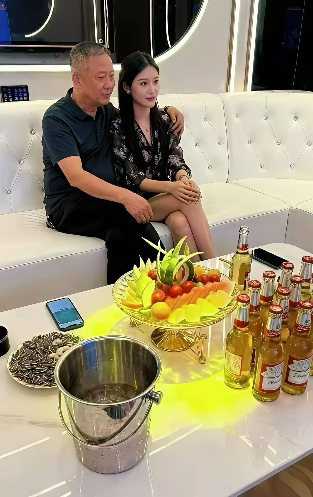 老板：别叫老板，叫哥[呲牙笑]