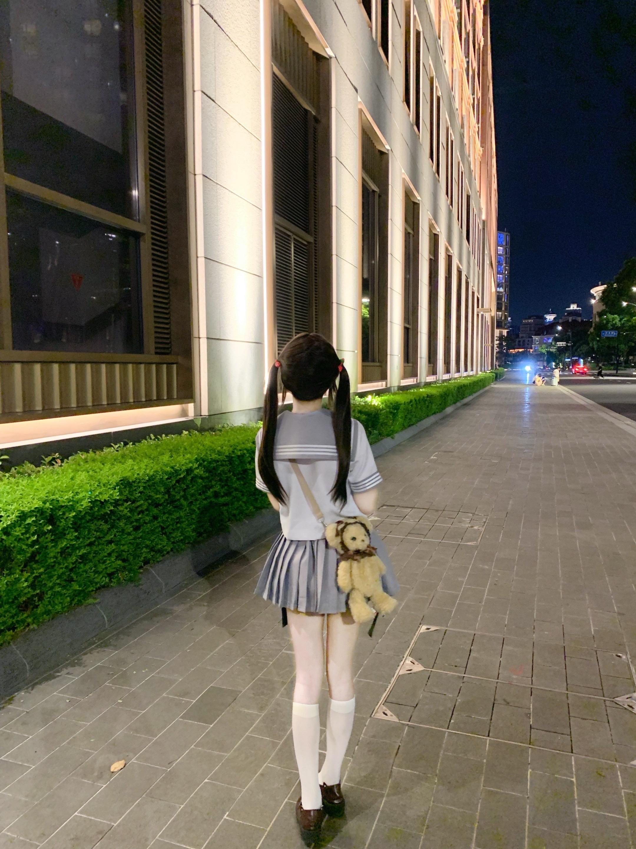 这个也要 那个也要 可爱的瑶瑶想不想要