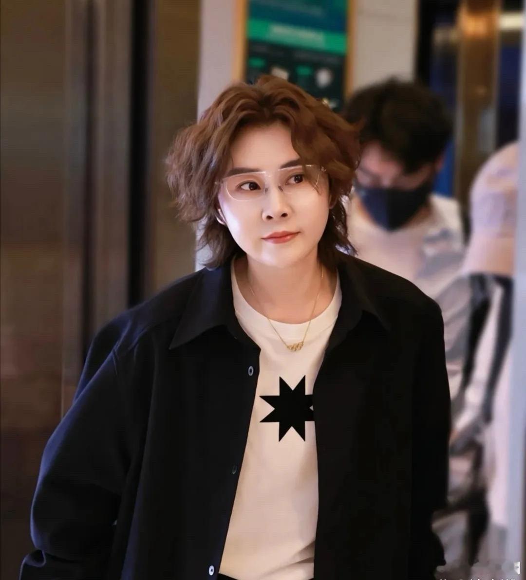 不听不知道，一听吓一跳。要不是刘烨爆料，谁能想到王濛居然有几百只口红，还特别懂美