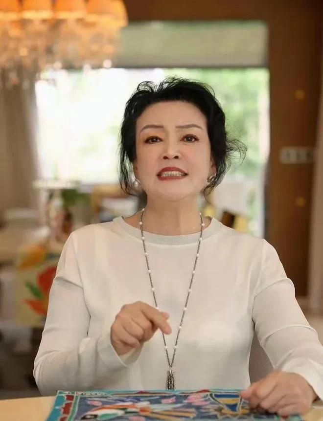 张兰晒小玥儿游玩照，S妈回应称：“保护好孩子们，不要让他们出现在大众面前”。张兰