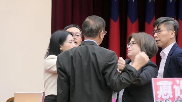 台湾“立委”又差点打架了　　台“行政院”统删地方政府一般性补助款达27.2%，
