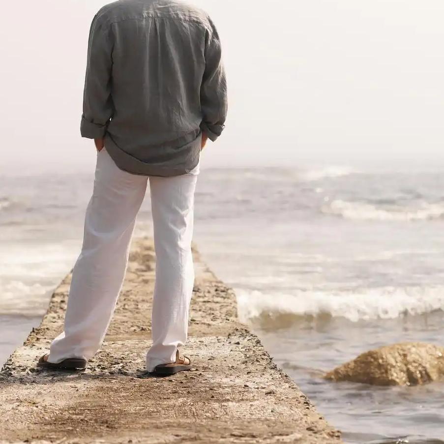 近日，发表在《科学》杂志的一项临床前研究揭示了“中年发福”的细胞级机制。研究聚焦