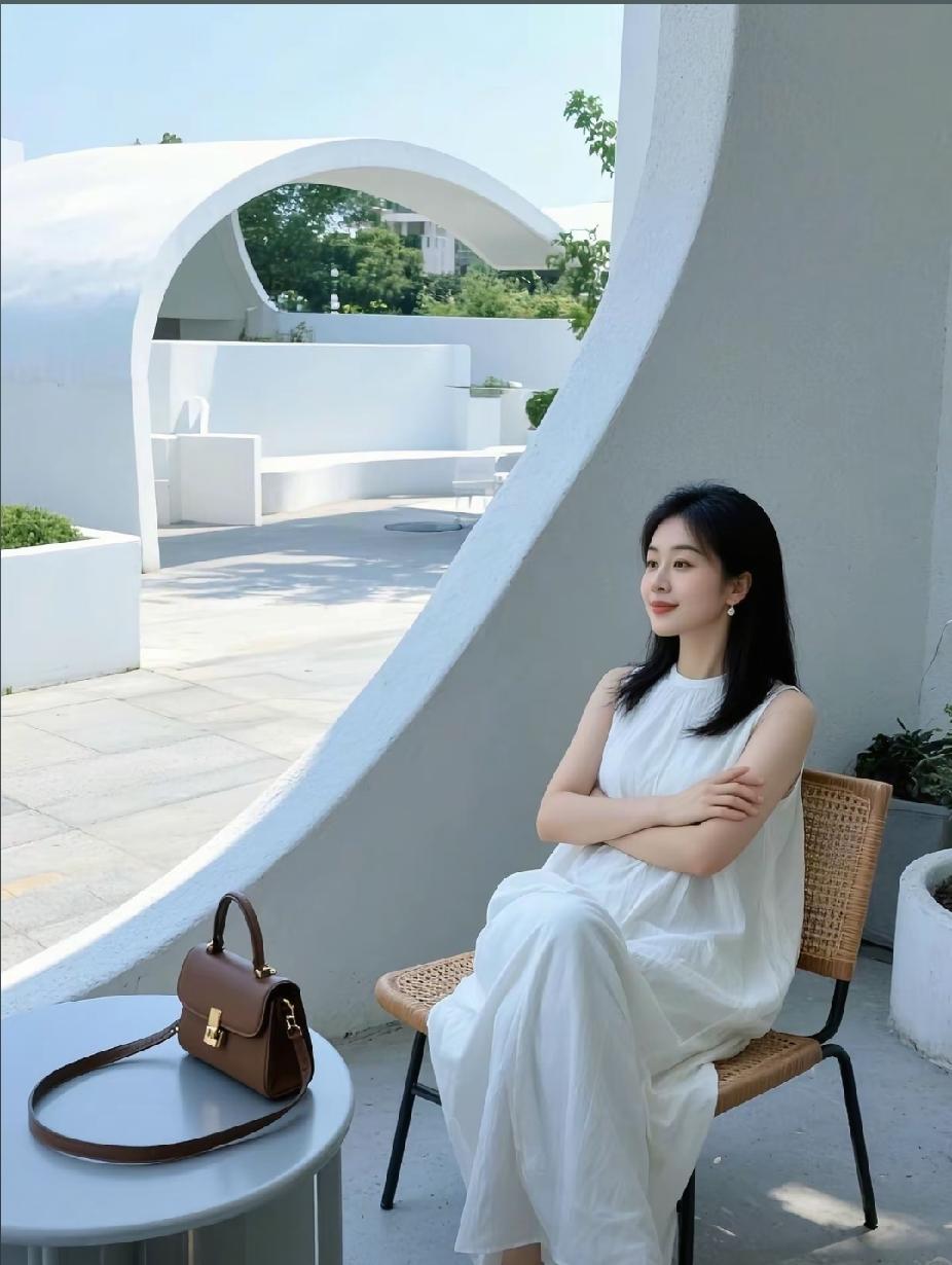 突然就想明白了结婚真正的意义就干三件事1. 对抗全世界2. 使劲赚钱
