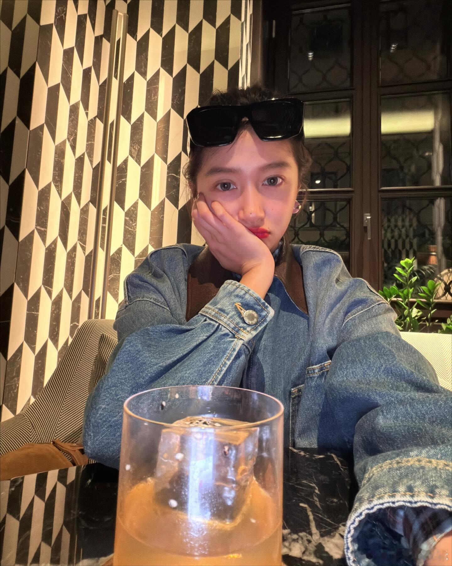 关晓彤更新ins，太嫩了晓彤​​​