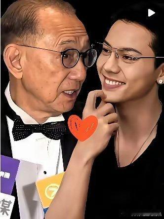 我敢打包票不仅英皇艺人没想到就连陈伟霆自己也没想到,老板杨受成居然会对送他这么深